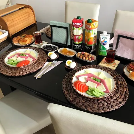 T-one's House לינה וארוחת בוקר *